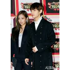 Pin By Hila Nahari On Taehyung And Jennie Blackpink And Bts Foto Bts Cute Couples