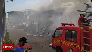 Check spelling or type a new query. Kebakaran Melanda Pt Unirama Duta Niaga Kerugian Hingga 25 Miliar Times Indonesia