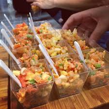 Tartare De Saumon Tortillons B B Q Et Croustilles Miss Vickie S Sushi A La Maison Food Food And Drink Cooking