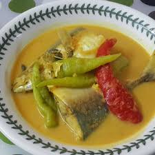 Tulang dan isi ikan talang masin 3 sudu besar rempah. Gulai Ikan Lengkuas Kunyit Atau Lebih Dikenali Dengan Gulai Darat Memang Sedap Kalau Di Negeri Kelantan Selalunya Ikan Tongkol D Seafood Recipes Recipes Food