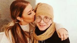 Ionela prodan a murit în data de 16 aprilie 2018, la vârsta de 70 de ani, la spitalul elias din capitală. Anamaria Prodan I A FÄƒcut Parastas Mamei Sale Cum A Visat O Pe Ionela Chiar Inainte De AceastÄƒ Zi Impact