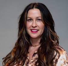 Alanis morissette raises funds for tour industry with i miss the band video. Gedimmter Zorn Die Neue Ruhe Der Alanis Morissette Welt