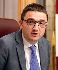 Il fronte contrario si mobilita. Spettacolo a difesa della legge 194