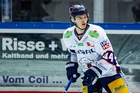 Chicago blackhawks rumors, news and videos from the best sources on the web. Lukas Reichel Unterschreibt Nhl Vertrag Bei Chicago Blackhawks