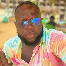 Third Division player Calvin Travers from Brewerville United engaged his  fiancée at the beach.