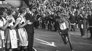 Corro scalzo per sentire cosa mi sussurra la strada il 10 settembre di 60 anni fa il maratoneta etiope vinceva la medaglia d'oro alle olimpiadi. Gaffe Del Sito Del Comune Di Roma Anche Abebe Bikila All Appia Run Ma E Morto Nel 73 La Repubblica