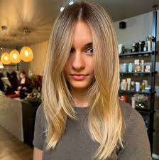 Whatever the season…we love a good blonde 🫵🏼🩷