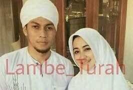 Umi pipik dan sunu menikah siri, istri sunu akhirnya buka suara. Woo Oo Sunu Eks Matta Band Ketahuan Mesra Sama Umi Pipi