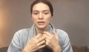 2006 senesindeki binbir gece adındaki dizide başrol oynayıp şehrazat karakterini canlandırıp tüm türkiye'nin sevdiği bir oyuncu olmayı başarmış bergüzar korel kimdir kaç yaşında ve nerelidir? Berguzar Korel Yasadigi Sanal Zorbaligi Anlatti Sessiz Kalmayin