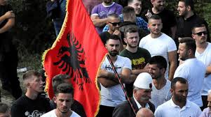 أسست كوسوفو جيشًا لتحريرها عُرف باسم جيش تحرير كوسوفو عام 1991م ، وكانت أول حملة يقوم بها خلال عام 1995م ؛ حينما قام بالهجوم ضد محاكم. ÙƒÙˆØ³ÙˆÙÙˆ ØªØ­ØªÙÙ„ Ø¨Ø§Ù„Ø°ÙƒØ±Ù‰ Ø§Ù„Ù€ 20 Ù„Ø§Ù†ØªÙ‡Ø§Ø¡ Ø§Ù„Ø­Ø±Ø¨ Ø¶Ø¯ Ø§Ù„ØµØ±Ø¨ Ø§Ù„Ø´Ø±Ù‚ Ø§Ù„Ø£ÙˆØ³Ø·