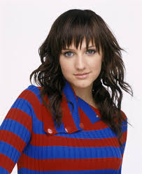 Oh my god, she looks totally weird, dont you think? Ashlee Simpson Photo 418 Of 533 Pics Wallpaper Photo 340133 Theplace2
