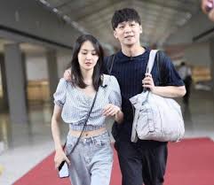 Trịnh sảng được khán giả biết đến qua các phim như cùng ngắm mưa sao băng, họa bích, yêu em từ cái nhìn đầu tiên, cổ kiếm kỳ đàm. Trá»‹nh Sáº£ng Vá»›i Phá»'t Má»›i Nháº¥t Ä'oi Chá»'i Bá» 2 Con Vá»›i TrÆ°Æ¡ng Háº±ng