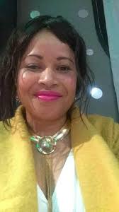 BIOGRAPHIE-MPANAKANTO-RIVERA))) Anisany mpanakanto malagasy tena manana ny  maha izy azy tokoa i Rivera eo @ tontolon'ny zava-kanto no resahana. Tena  hainy mihitsy mampifangaro ireo gadon-kira mafana (tropicale) sy ny  malefaka (slow). Noho