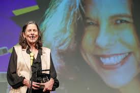 Renata Magalhães recebe o Troféu Eduardo Abelin em Gramado: "reencontrei meu lugar de alegria"