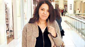 12 nisan 1968, i̇stanbul), arnavut kökenli türk şarkıcı, sinema ve dizi oyuncusu. Yesim Salkim Hicbir Erkek Benimle Huzurlu Yasayamaz Magazin Haberleri Milliyet