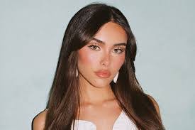 Alyssa Needham's Instagram, Twitter & Facebook