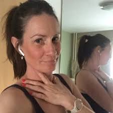 Linda Caris's Instagram, Twitter & Facebook