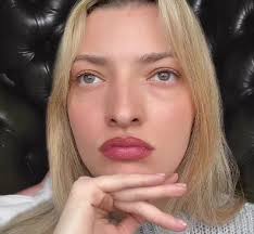 Dating app stories: The cruel 'negging' message woman received