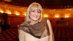 She is an actress and writer, known for idiootin paluu (1999), dve nevesty a jedna svatba (2018) and spindl (2017). Sourozenci Polivkovi Anna A Vladimir Kafe Cz