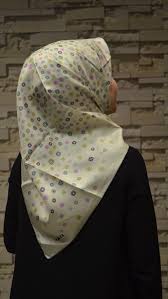 Bu videoda hangi renkler birbiri ile uyumludur ve. Aker Saten Ipek Esarp 7849701 351 Acik Soft Yesil Renk Zemin Uzerine Renkli Aker Monogram Desenleri Biraraya Gelerek Butunluk Saglamistir Renk Soft Yesil Murudm Pembe Haki Yag Yesili Mavi Pudra