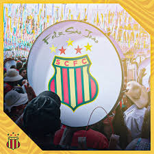 The club's colors are yellow. A4fk7pfgmuxjzm