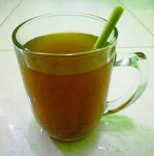 Ingin bikin teh kamu makin kaya rasa? Cara Membuat Minuman Wedang Sereh Hangat