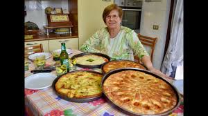 Pizzateig mit olivenöl und oregano. Pizza E Focaccia Pugliese Con Un Piccolo Trucco Ricette Della Nonna Maria Youtube