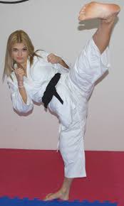 Pin By Tee On Karate Martial Arts Girl Women Karate Martial Arts Women