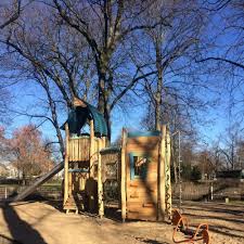 Die innere kanalstraße ist in fahrtrichtung universitätsstraße zwischen der hollarstraße und der kreuzung aachener straße ebenfalls verengt. Bild 7 Zum Spielplatz Innere Kanalstrasse Ecke Merheimer Str In Koln