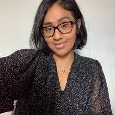 Lisa Toombs's Instagram, Twitter & Facebook