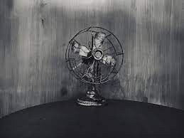 Bau plastik terbakar menguar ke seisi kamar. Masuk Angin Keluar Asap