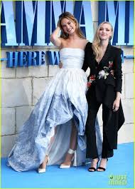 Amanda Seyfried Lily James World Premiere Mamma Mia Here We Go Again In London Photo 4115235 Alexa Davies Amanda Mamma Mia Amanda Seyfried Lily James