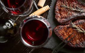Lo spezzatino di cavallo e le polpette di cavallo sono due esempi di ricette caratteristiche. Quale Vino Abbinare Alla Carne Di Cavallo Cantine Di Dolianova