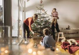 Es difícil que colaboren o hagan exactamente lo que les pides, pero el truco está en hacer miles de fotos y en diferentes momentos para que no se cansen. 8 Tradiciones De Navidad Que Puedes Hacer Con Tu Familia