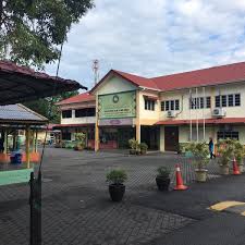 Islomiy qo'shiq, hamdaytish, bag'shlov qo'shig'i kabi, ammo odatda musiqiy asboblarsiz ijro etiladi. Sekolah Rendah Islam Al Amin Religious School In Gombak