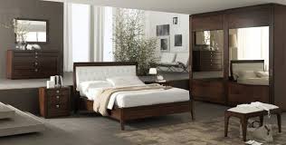 Progetti che sono una vera fonte di ispirazione per tutti quelli che apprezzano il buon design, uno stile originale e soluzioni moderne e accattivanti per la decorazione d'interni. Classico O Moderno Scegliere Lo Stile Della Camera Da Letto