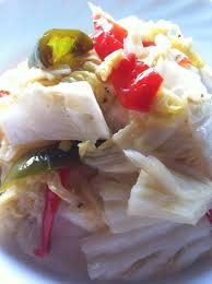 方太教煮 糖醋辣白菜 材料 津白12兩 青紅椒各1只調味 白醋約2 湯匙 糖3 4 湯匙做法 津白洗淨瀝去水份 切成大塊 在津白塊中放入鹽約3 4 茶匙拌勻 醃約半小時至一小時 略揸去水份待用 foodie food vegetables