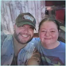 Mary Beth Puckett (@ILConcertJunkie)