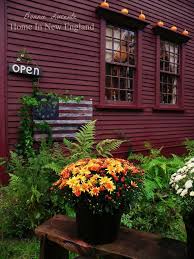 Walker 2520fall 2520mums 255b6 255d Jpg New England Decor Primitive Homes New England Homes