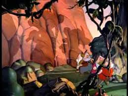 Mais, une fois les nains partis travailler à la mine, la reine, déguisée en vieille femme l'empoisonnât avec une pomme. Blanche Neige 7 Nains On Rentrent Du Boulot Youtube