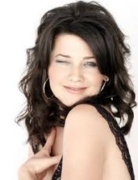 Deborah Perret double Daphne Zuniga (Beth Reynolds)