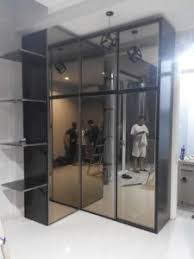 Lemari dapur bisa anda fungsikan sebagai storage penyimpanan yang mempunyai sisi dekoratif menarik,lho. Model Lemari Pakaian Gantung Decorasi Interior