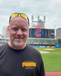 So sad to hear of the passing of Bob Uecker. What a great guy he was to be  around. A legend that will be greatly missed. #hemissedthetag  #justabitoutside