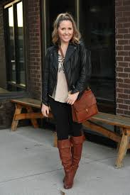 Black And Brown Boots Outfit Mixing Black And Brown Leggings Light Brown Black Leather Jacket Brown Boots Fashion Cute Fashion Outfit Inspirations
