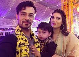 Nimra ahmed writer wedding pics. Zahid Ahmed With His Wife And Son At A Wedding