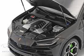 It was unveiled on 4 december 2017 and was put on the market for the 2018 model year. Lamborghini Urus Baujahr 2018 Schwarz 79165 Ean 674110791655