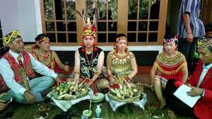 Bangunan ini pernah dinobatkan oleh museum. Menelisik Ritual Adat Perkawinan Dayak Kanayatn Tribun Pontianak