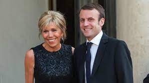 Όμως, ο εμανουέλ μακρόν δεν είναι ο πρώτος ηγέτης που «παίζει» στο μουσικό παραμύθι «ο πέτρος και ο λύκος», έχουν προηγηθεί ο μπιλ κλίντον και ο μιχαήλ γκορμπατσόφ το 2003. To Stil Ths Gohteytikhs Syzygoy Toy Emanoyel Makron Bovary