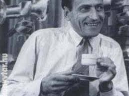 Májusban jelentette be, hogy visszavonul, erről a likenews.hu ebben a cikkében írt részletesen. 50 Eve Hunyt El Benedek Tibor Szinmuvesz Szinhaz Hu