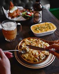 Notre Mac N Cheese Aux Lardons Fumes Et Notre Pate Chinois Au Canard Confit Disponibles En Table D Hote Sur Notre Menu Special Happenin Food Gourmet Cooking